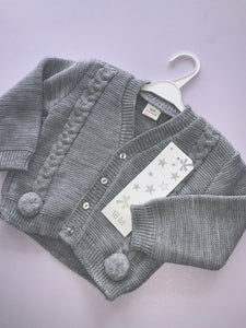 Grey cardigan.   05231600