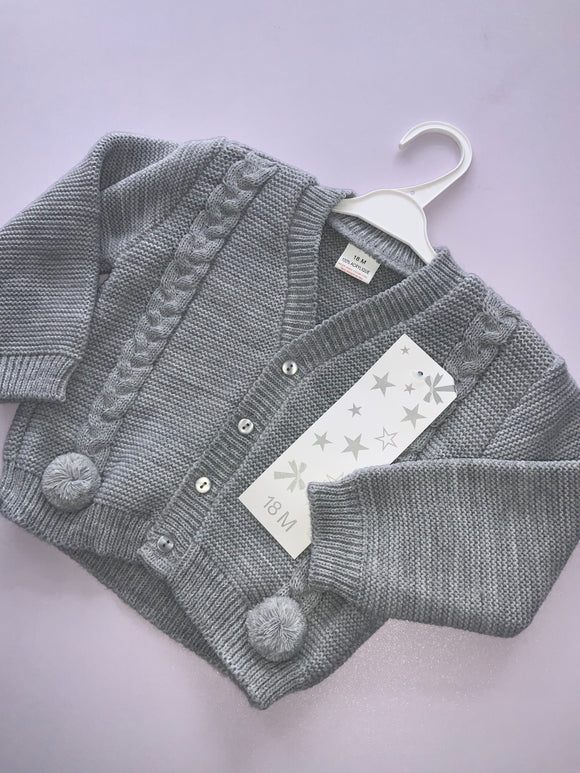 Grey cardigan.   05231600