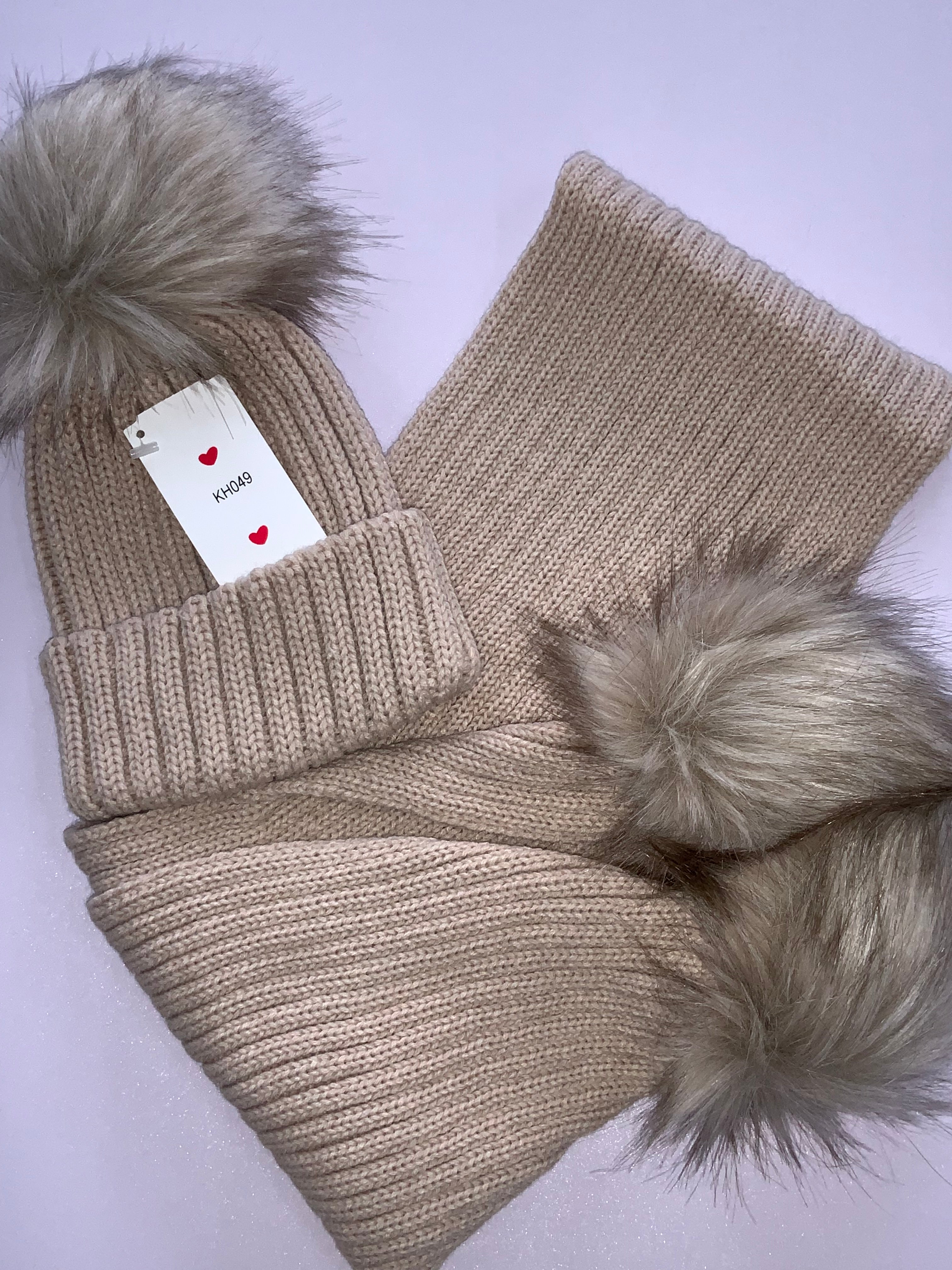 Scarf and hat set.         10231931