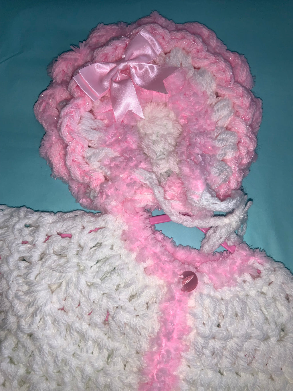 Crocheted cardigan and bonnet 0926839