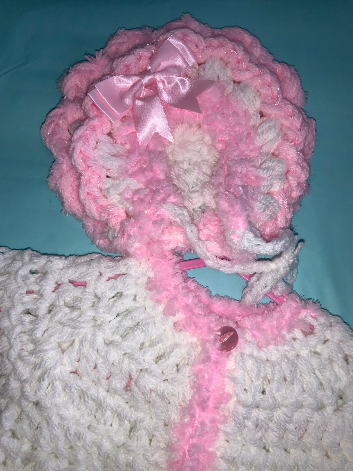 Crocheted cardigan and bonnet 0926839