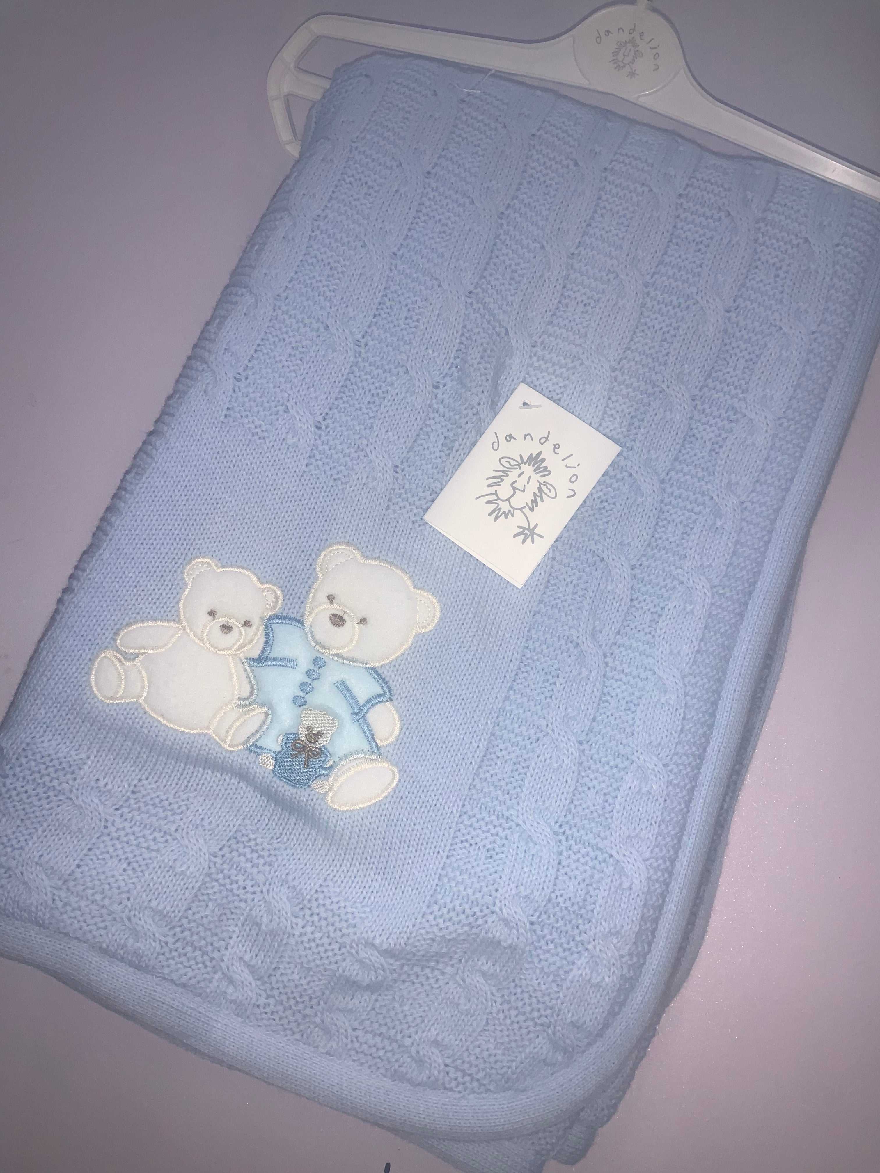 Dandelion shawl 0126557