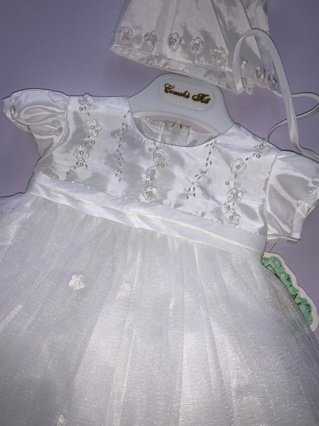 Girls christening dress.        250
