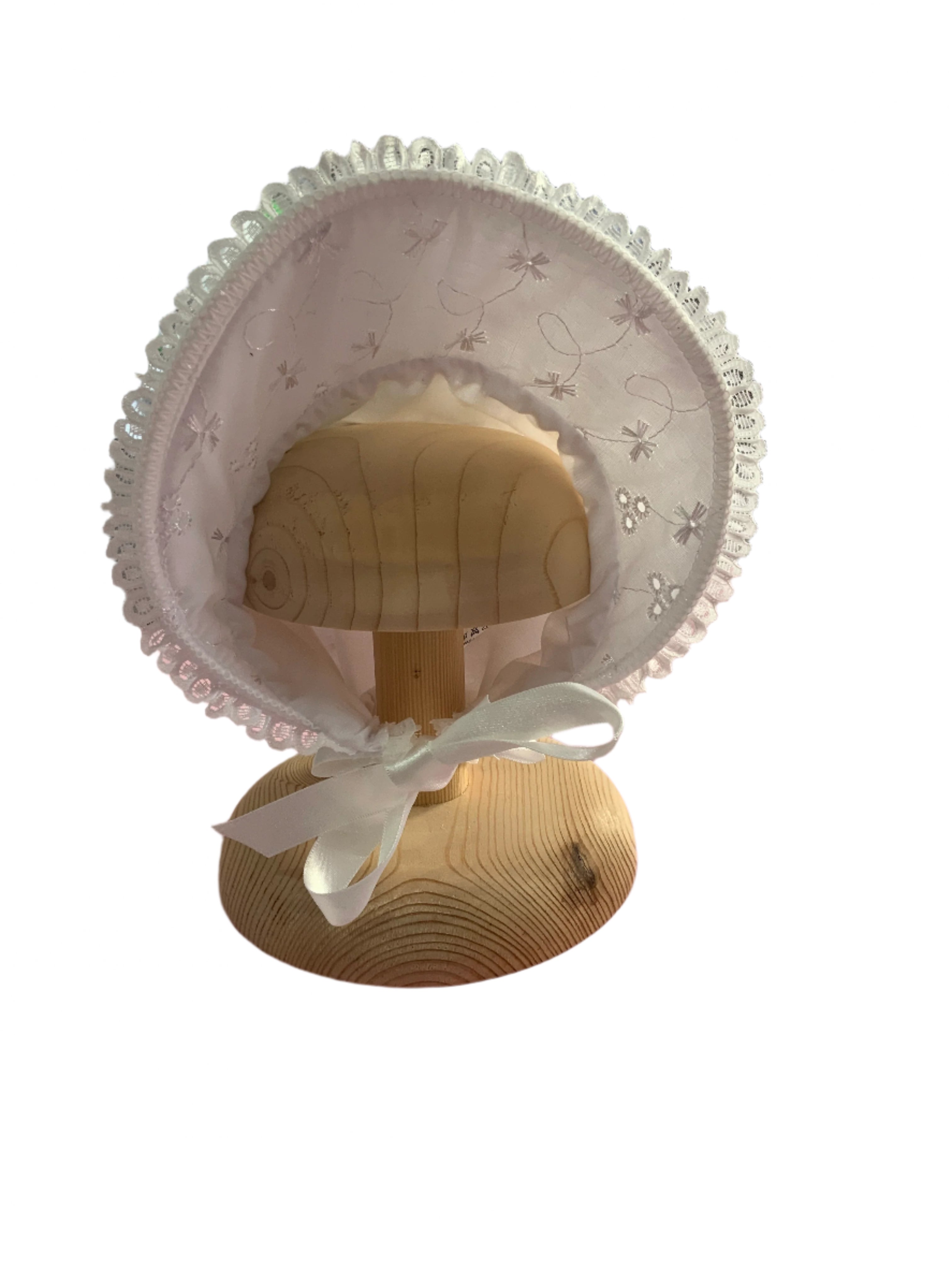 Girls white bonnet           563