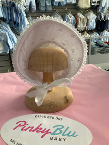 Girls white bonnet 💕💕             563