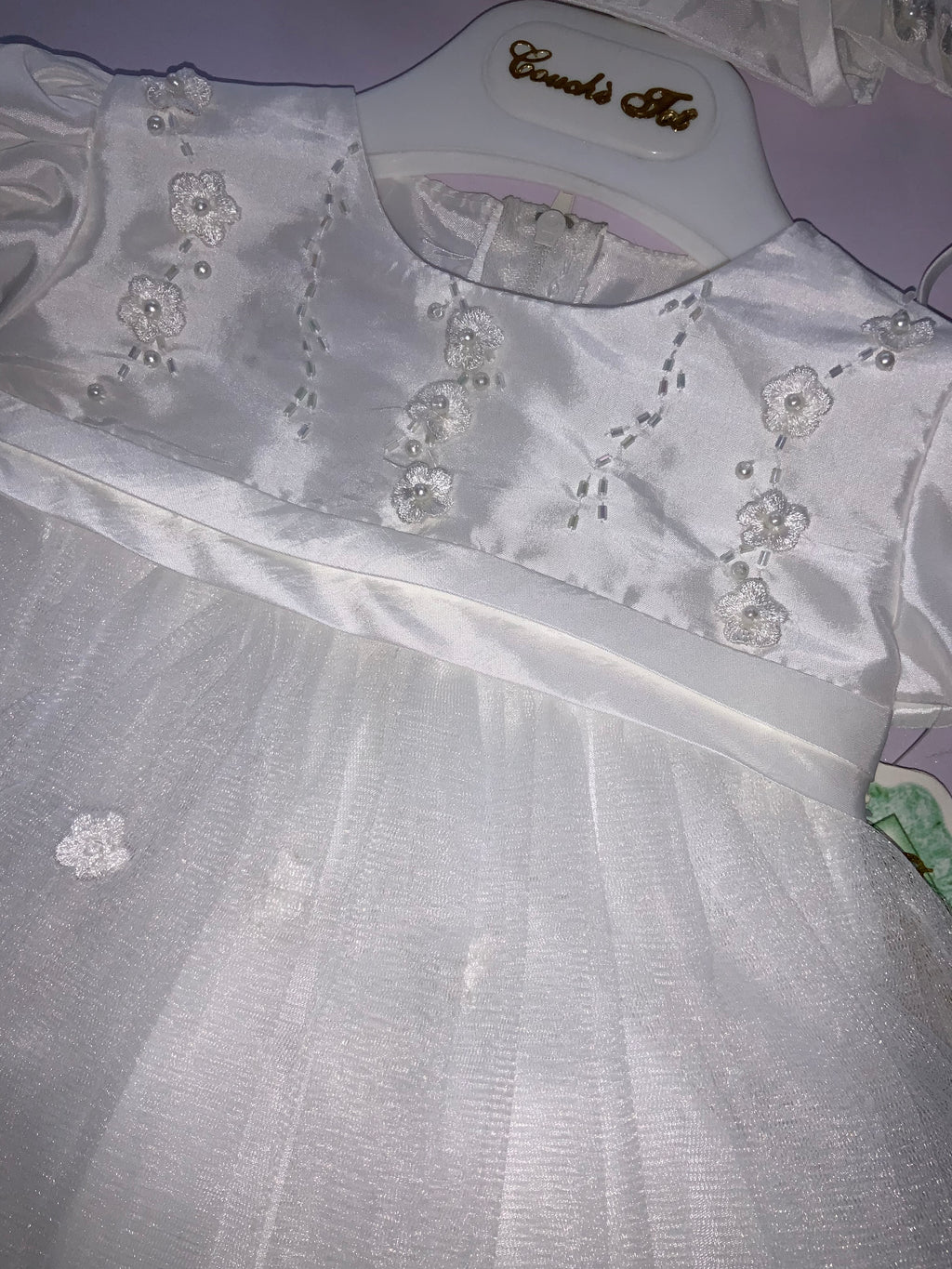 Girls christening dress.        250