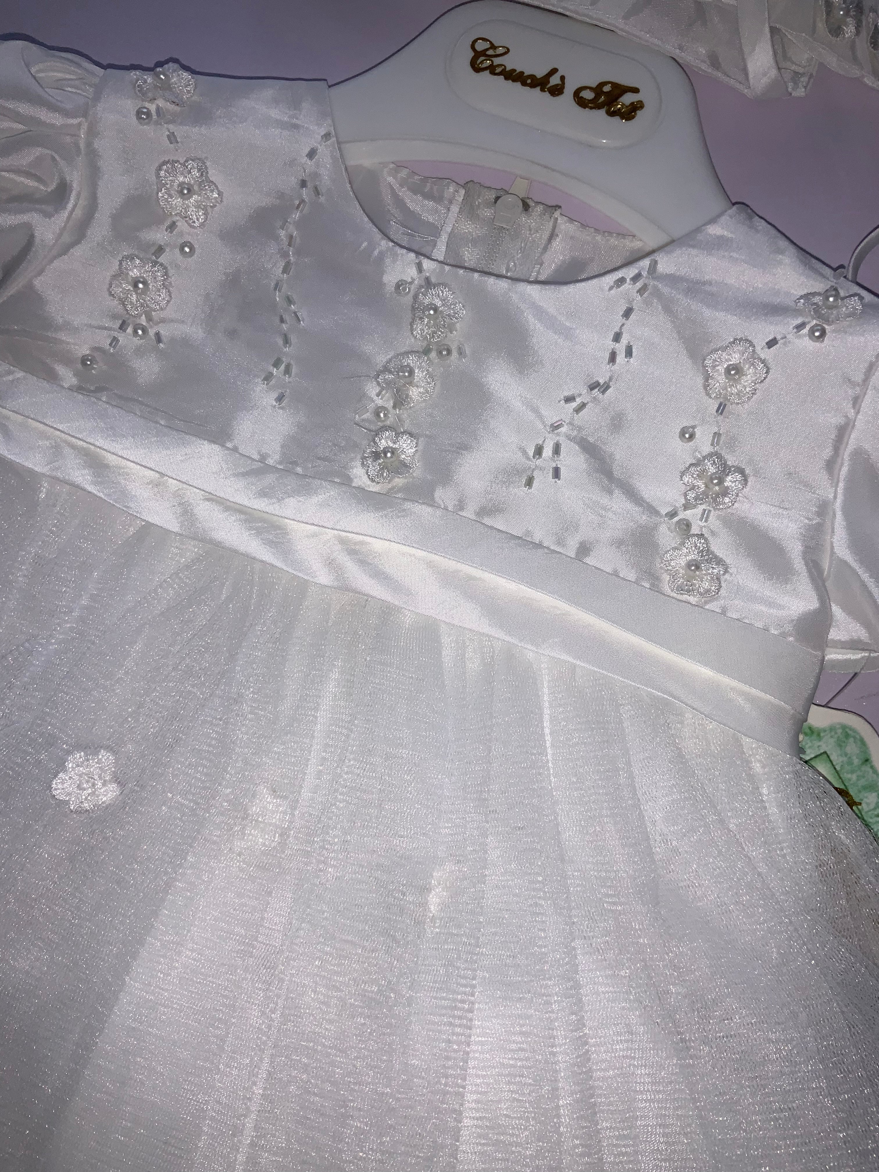 Girls christening dress.        250