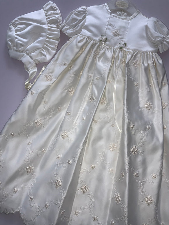 Christening gown.     03221045