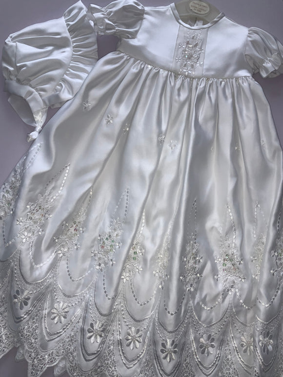 Christening gown.     03221043