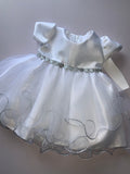 White christening dress.      06221141