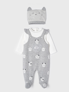 Mayoral romper and hat.      10221208