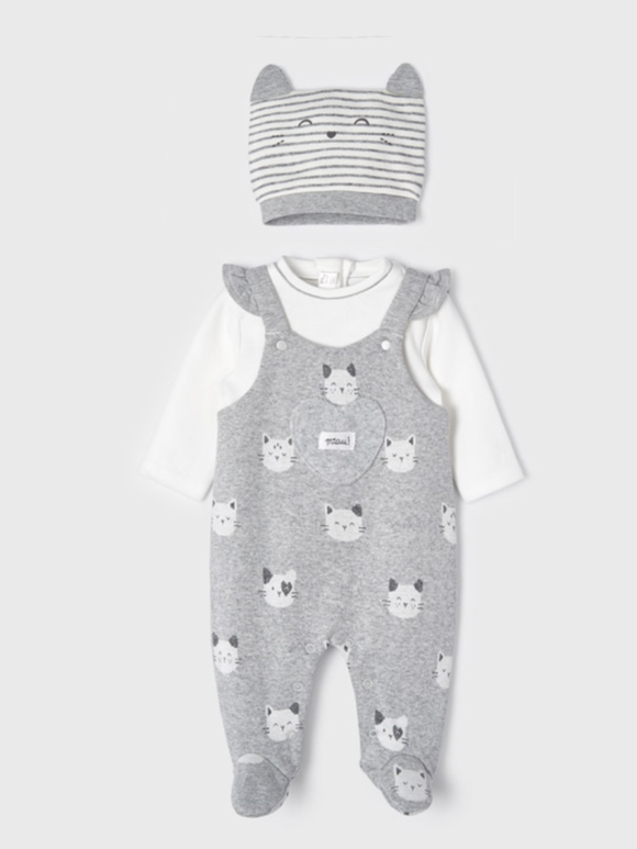 Mayoral romper and hat.      10221208