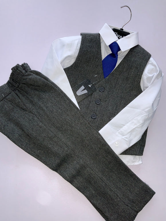 Boys suit       470