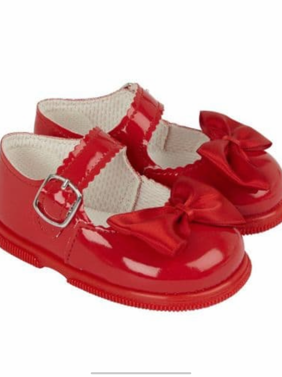 Red  hard soled baby pods       g462