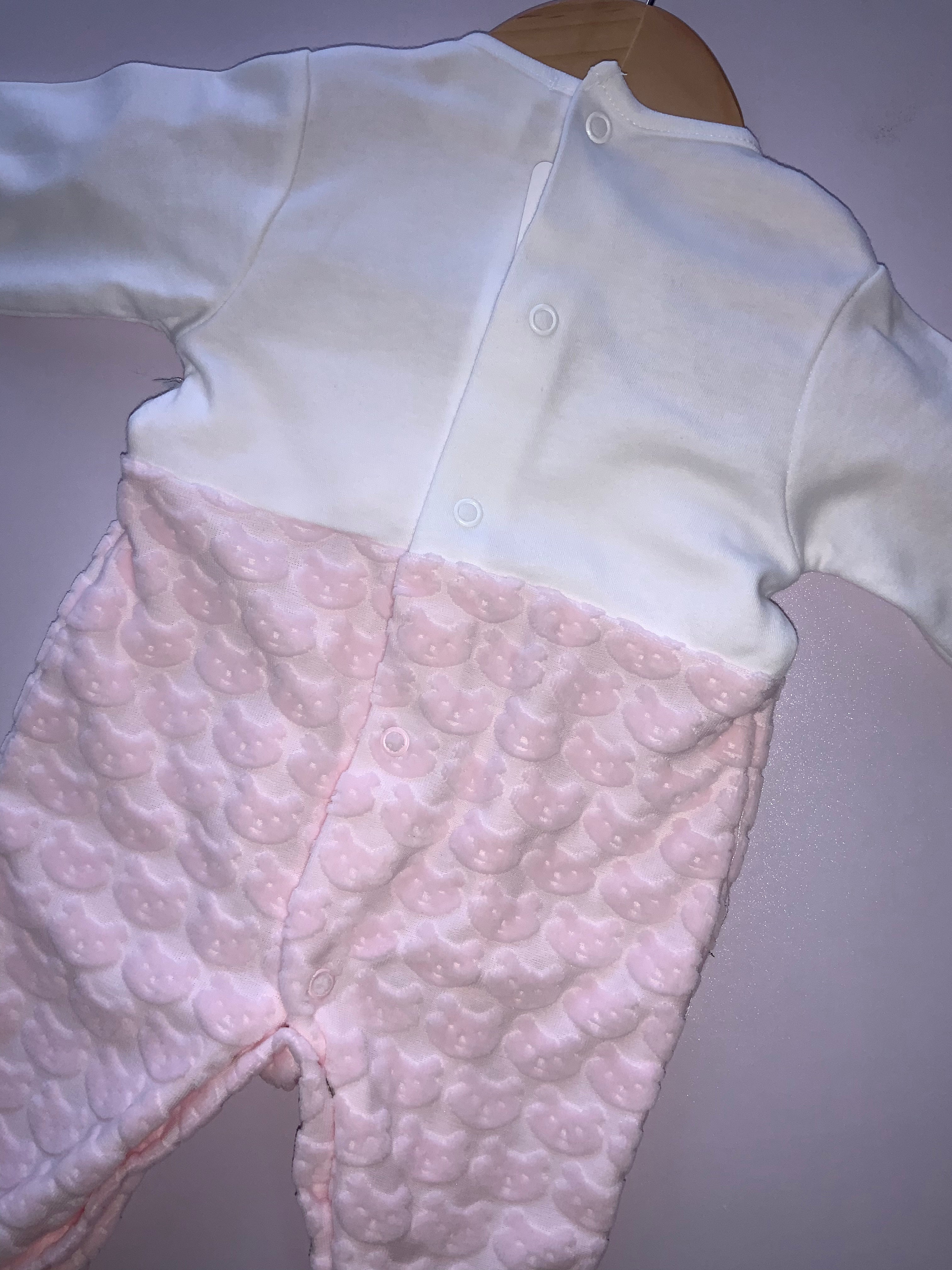 Deolinda onsie/babygro.          0921601