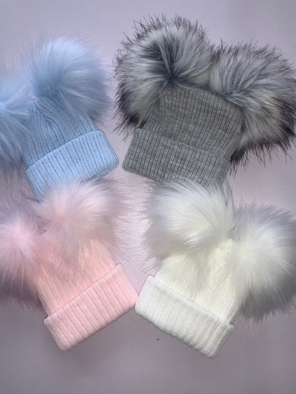 Double Pom Pom hat    426