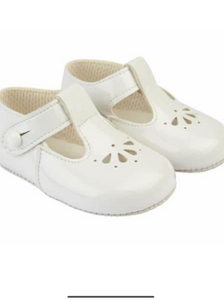 White soft Baby pods ss25