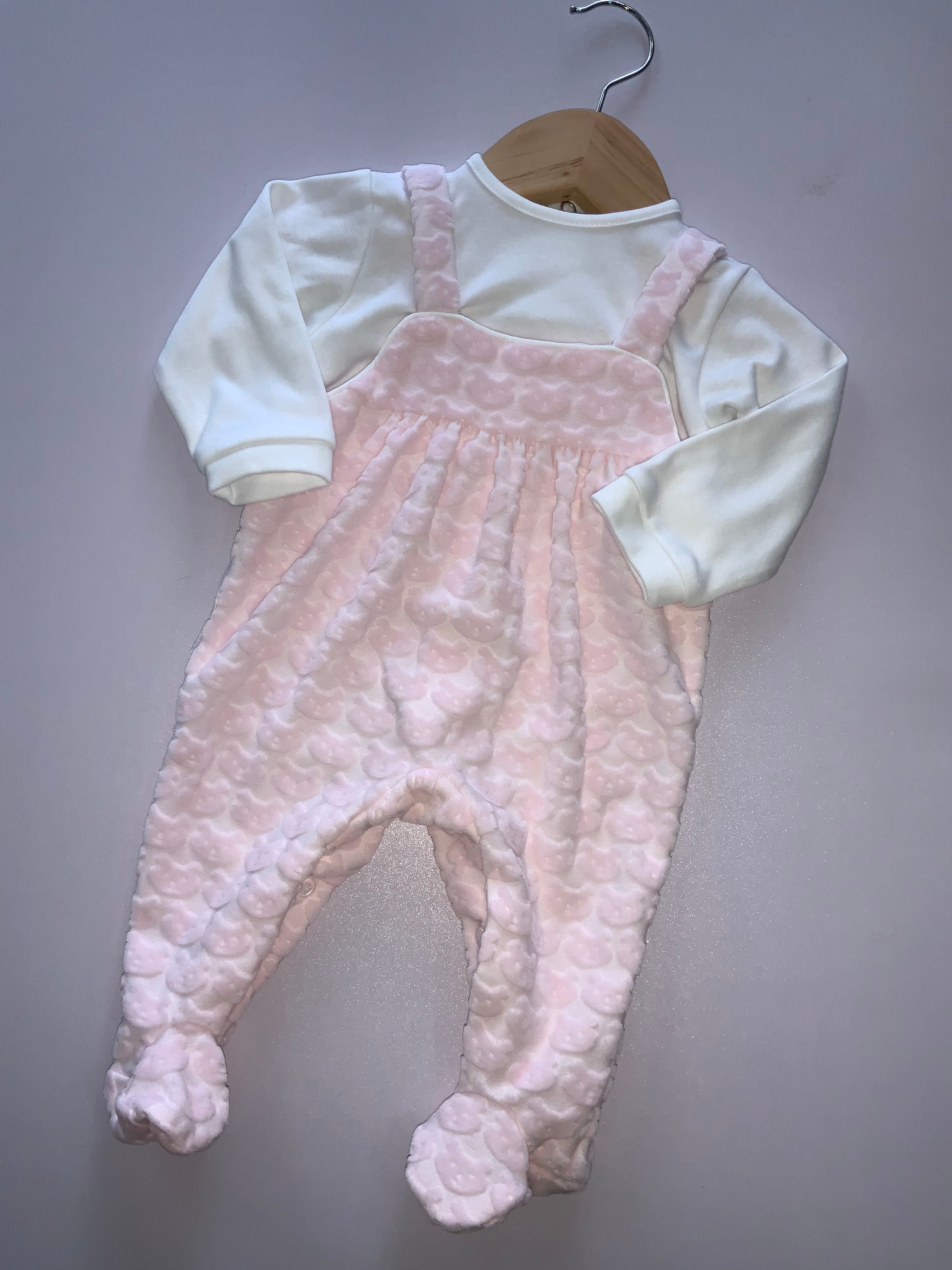 Deolinda onsie/babygro.          0921601