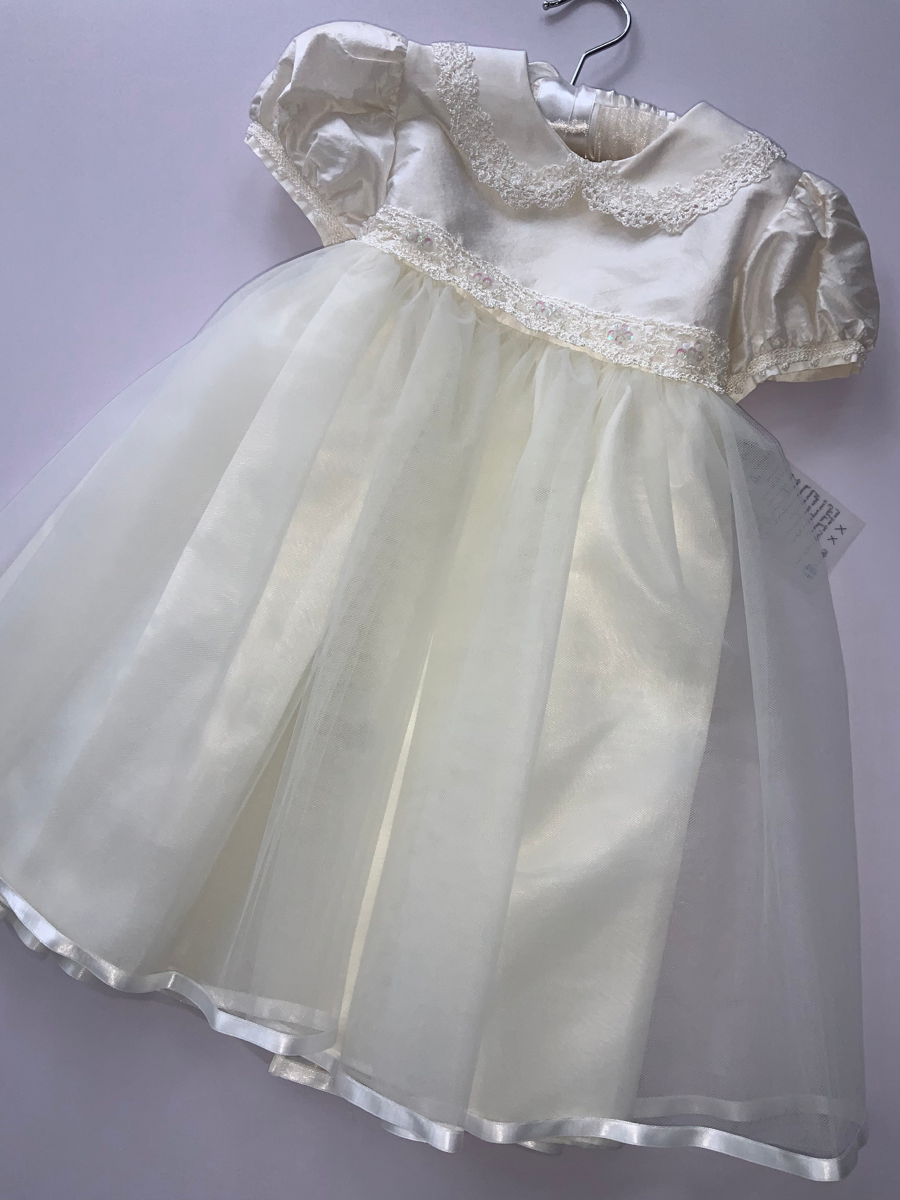 Christening dress.           0821475